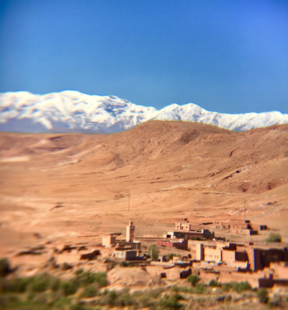 Vista das Atlas Mountains do alto do Kasbah Ait-Ben-Haddou