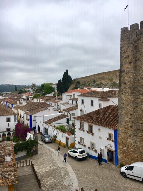 Vista da Rua Direita em Óbidos, Portugal